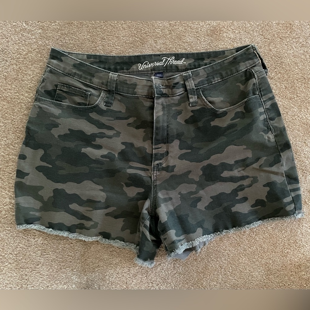 Merona camouflage shorts, size 12, high rise midi
